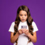 bimba e fake al cellulare