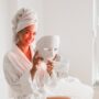 Beautiful,Young,Woman,Getting,A,Led,Light,Therapy,Mask,Treatment Maschere LED